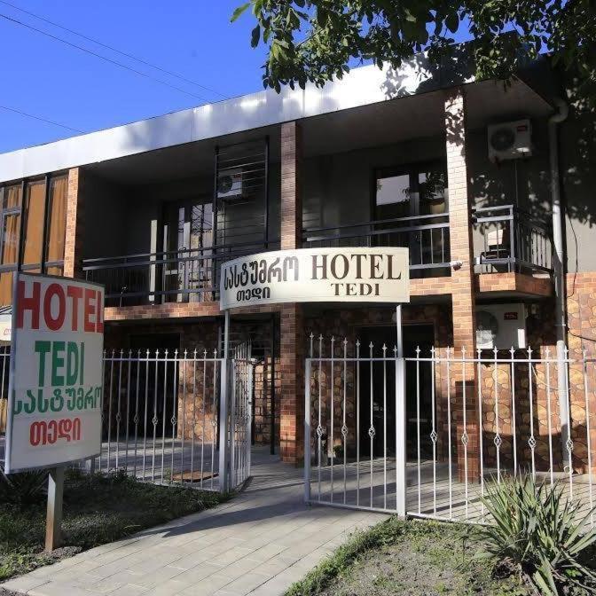 Hotel Tedi Кварели Экстерьер фото