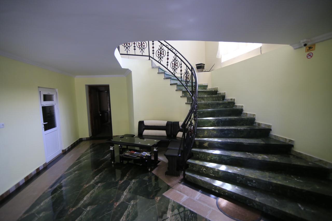 Hotel Tedi Кварели Экстерьер фото