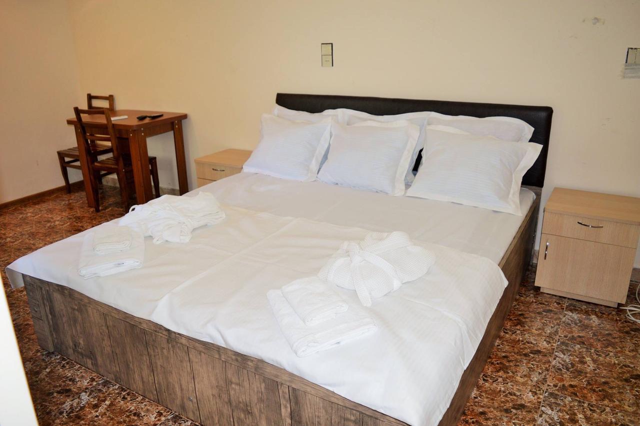Hotel Tedi Кварели Экстерьер фото